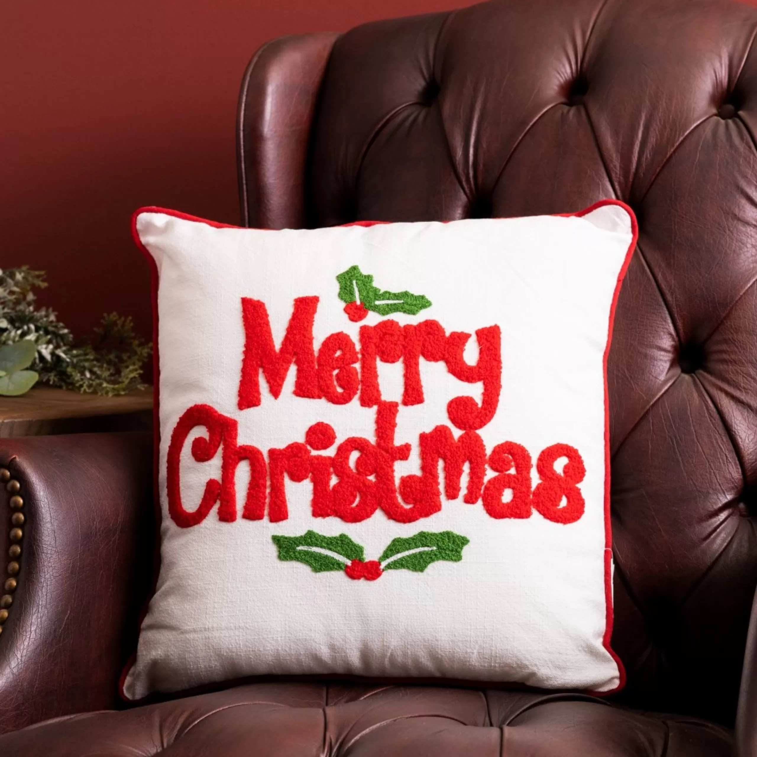 Pillows & Throws*Melrose 16" White And Red Holly "Merry Christmas" Throw Pillow