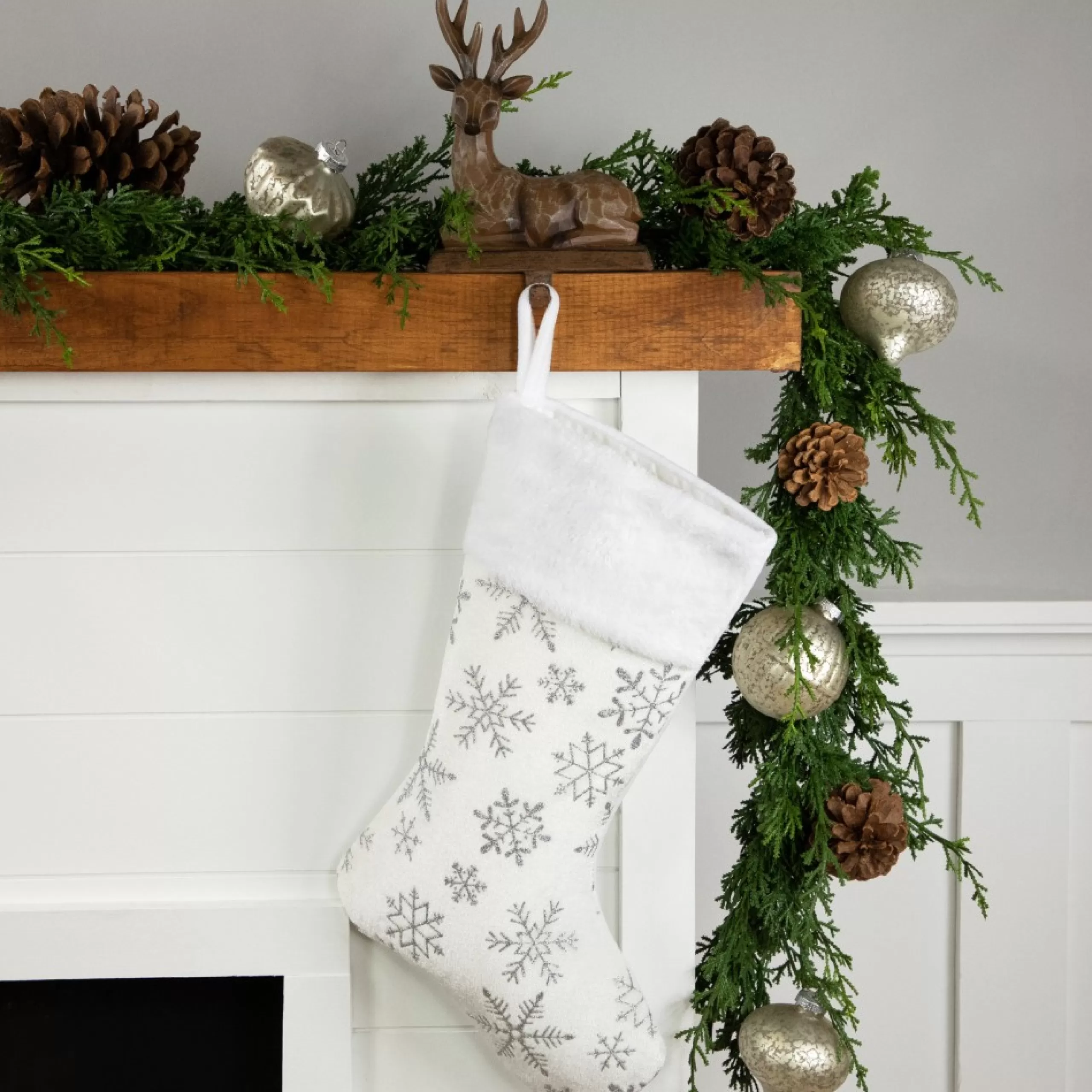 Stockings*Northlight 19" White And Silver Snowflakes Christmas Stocking