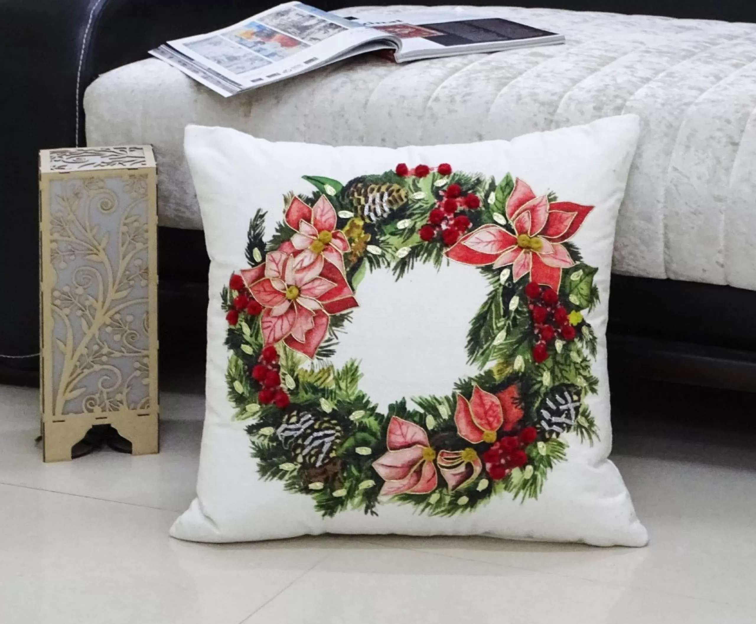 Pillows & Throws*Contemporary Home Living 20" White And Green Handloomed Christmas Wreath Throw Pillow