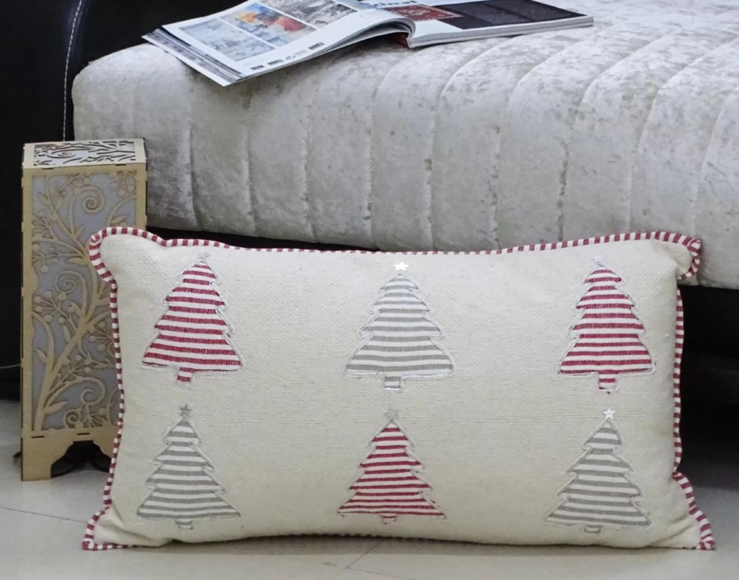 Pillows & Throws*Contemporary Home Living 24" White And Red Handloomed Christmas Tree Throw Pillow