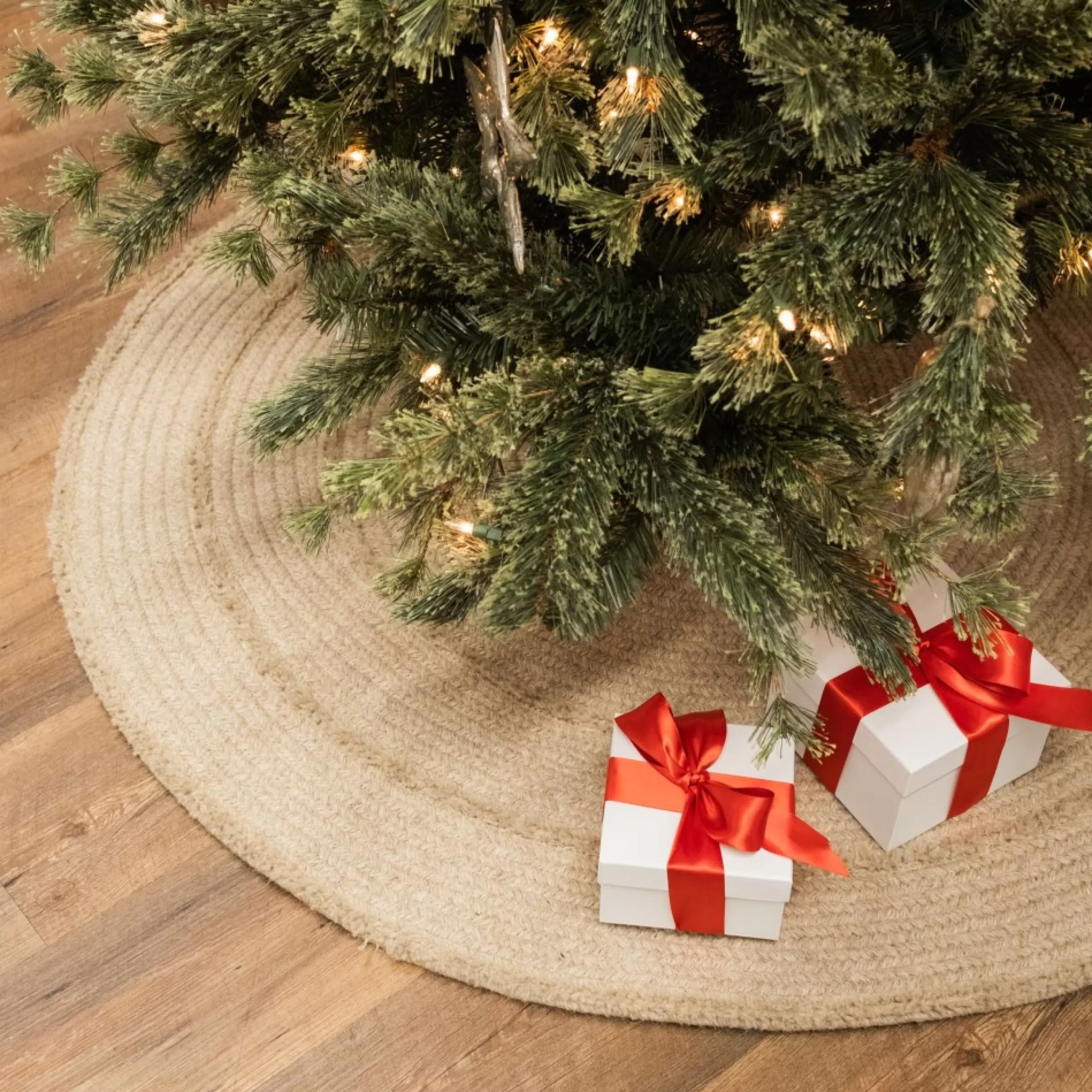 48 Inch And Smaller*Colonial Mills 44" Beige Natural Wool Stripe Round Christmas Tree Skirt