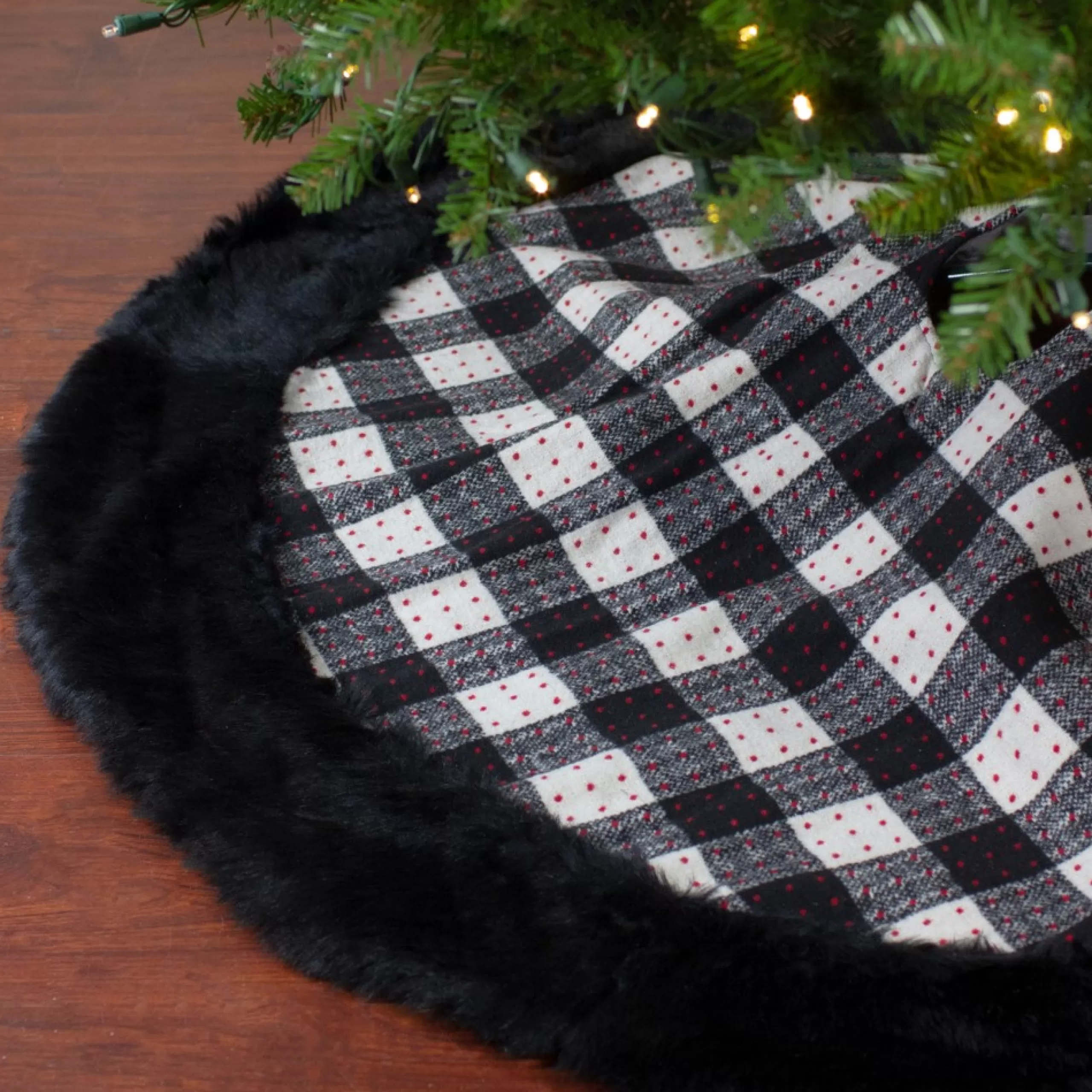 48 Inch And Smaller*Northlight 48" Black And White Buffalo Plaid Christmas Tree Skirt