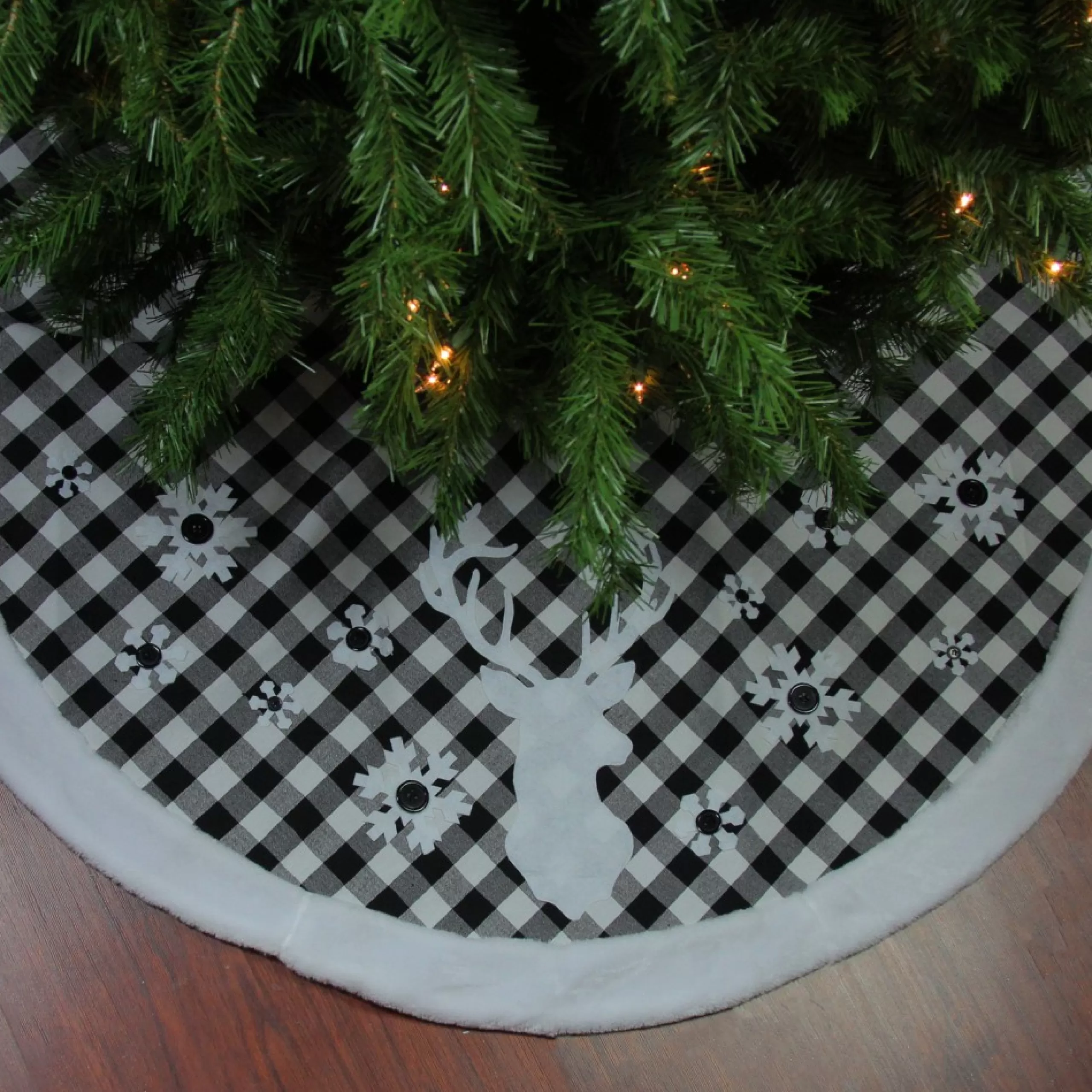 48 Inch And Smaller*Northlight 48" Black And White Plaid Reindeer Christmas Tree Skirt