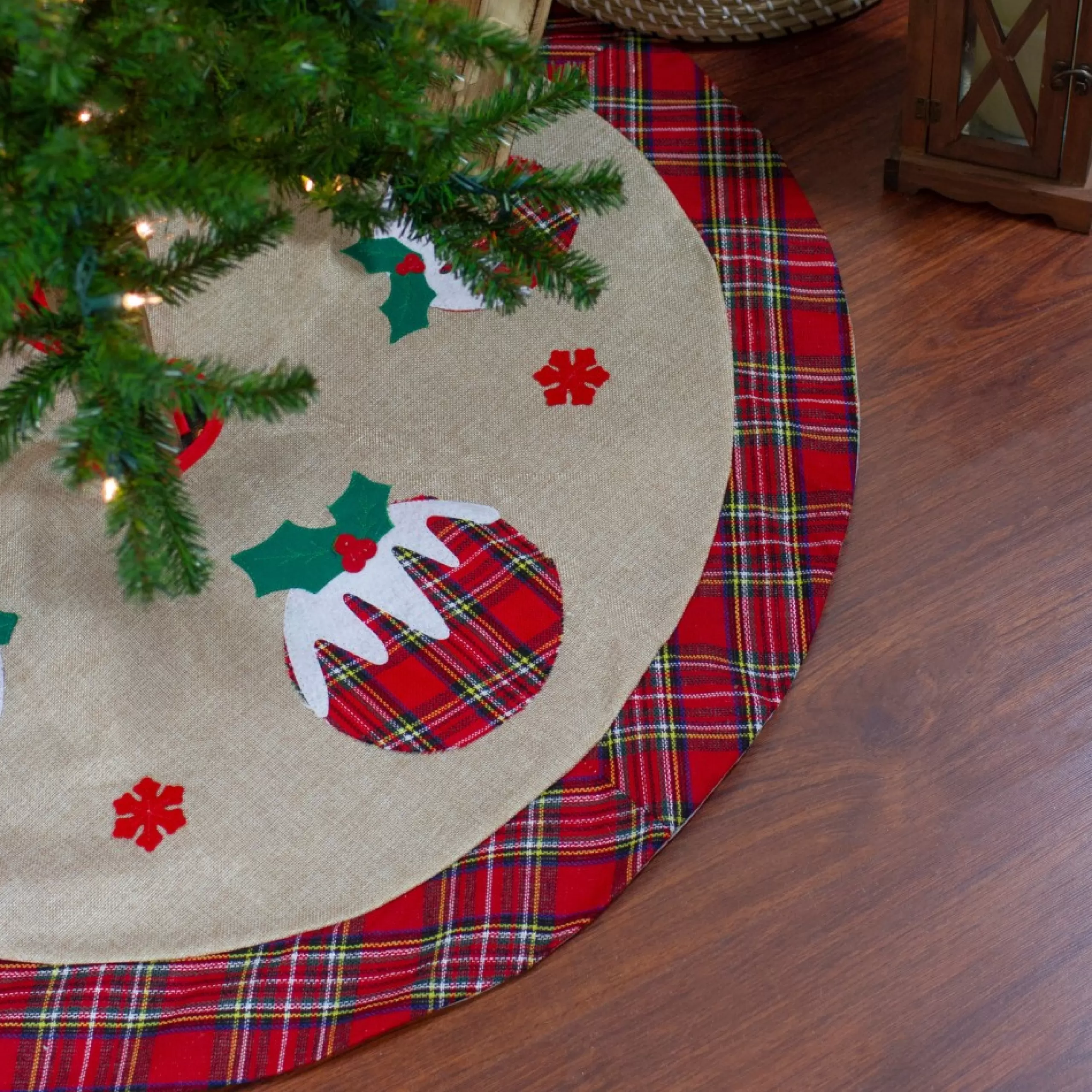 48 Inch And Smaller*Northlight 48" Burlap Plaid Tree Skirt With Christmas Puddings