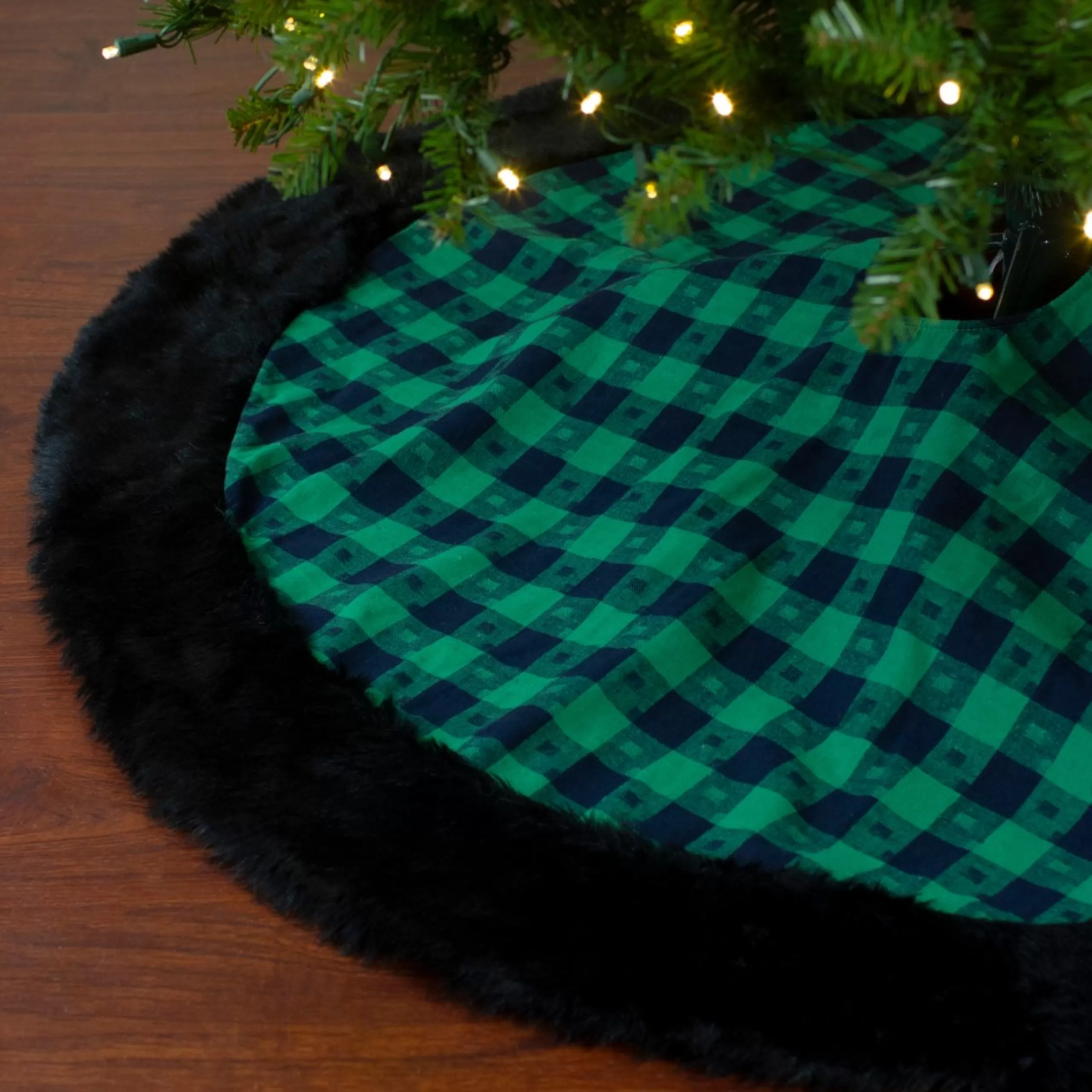 48 Inch And Smaller*Northlight 48" Green And Black Plaid Christmas Tree Skirt