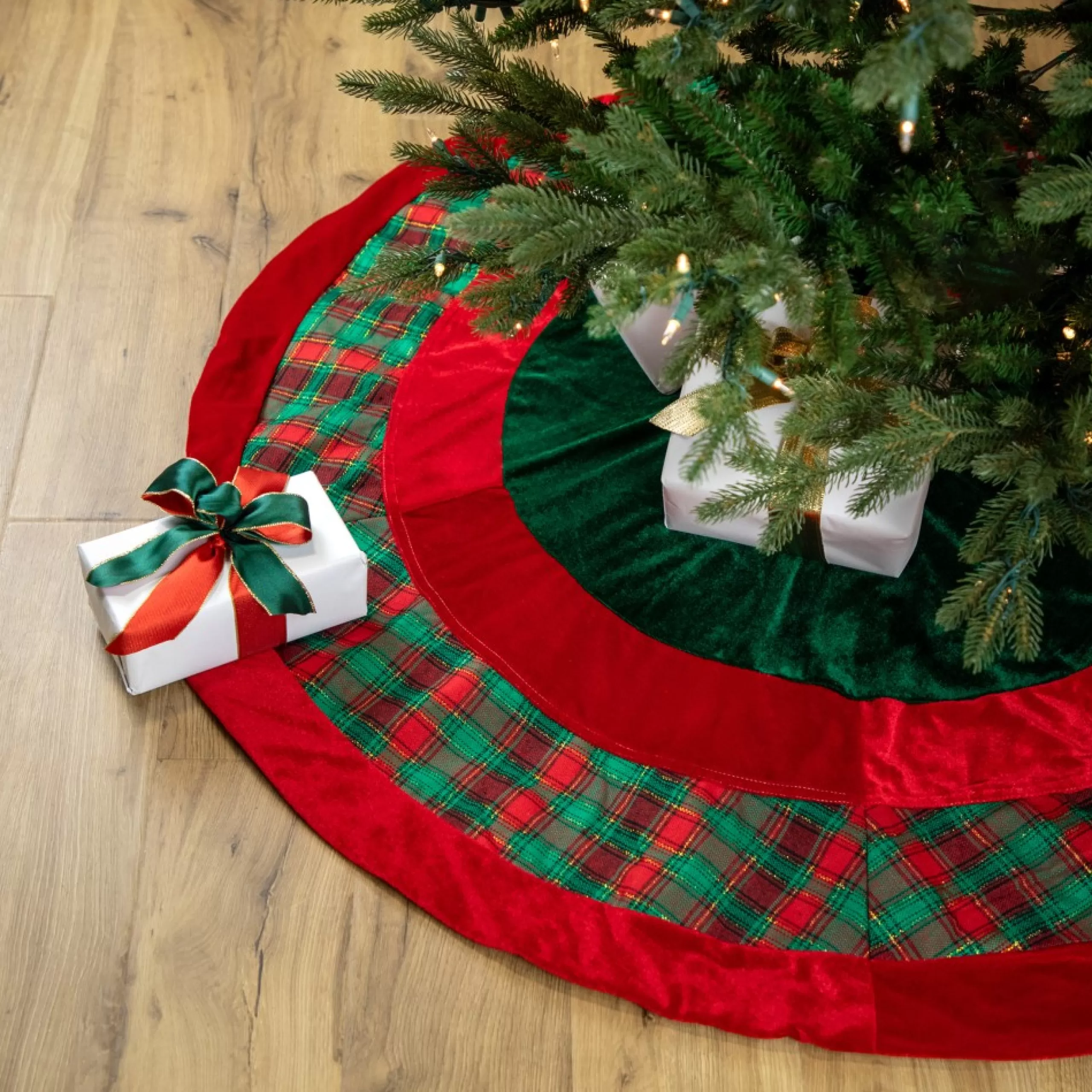 48 Inch And Smaller*Northlight 48" Red And Green Plaid Velveteen Christmas Tree Skirt