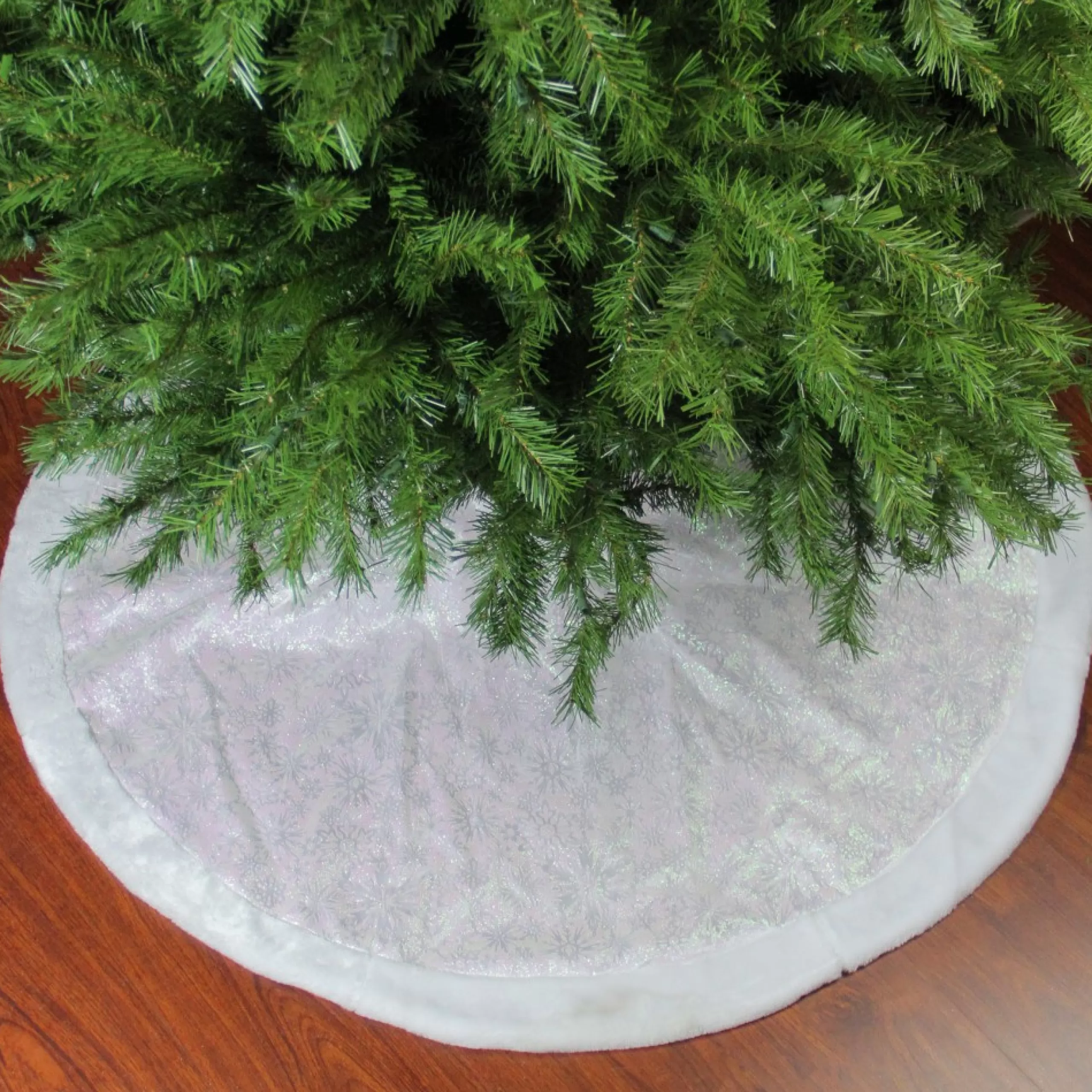 48 Inch And Smaller*Northlight 48" White Iridescent Glitter Snowflake Christmas Tree Skirt