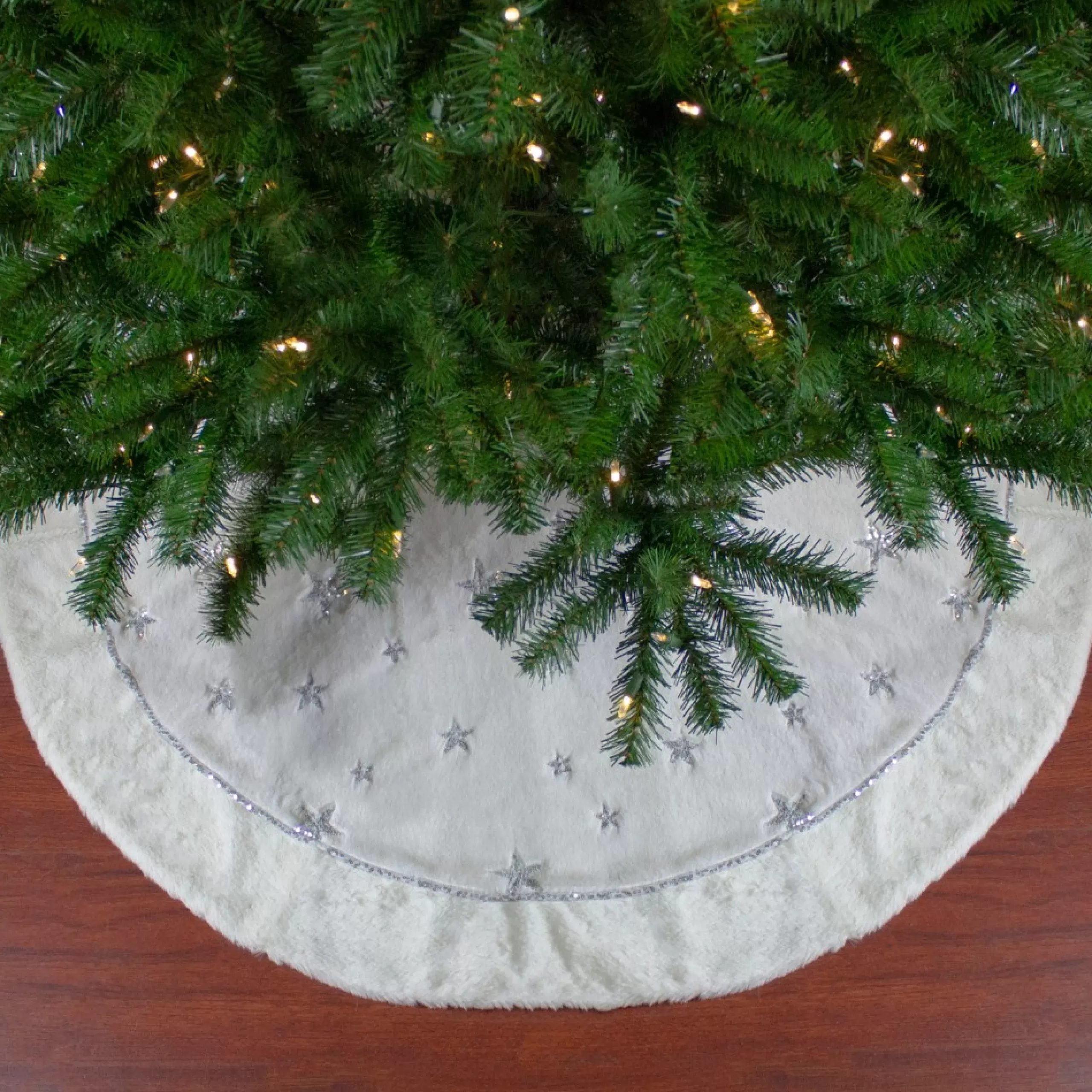 48 Inch And Smaller*Northlight 48" White With Silver Sequined Stars Christmas Tree Skirt