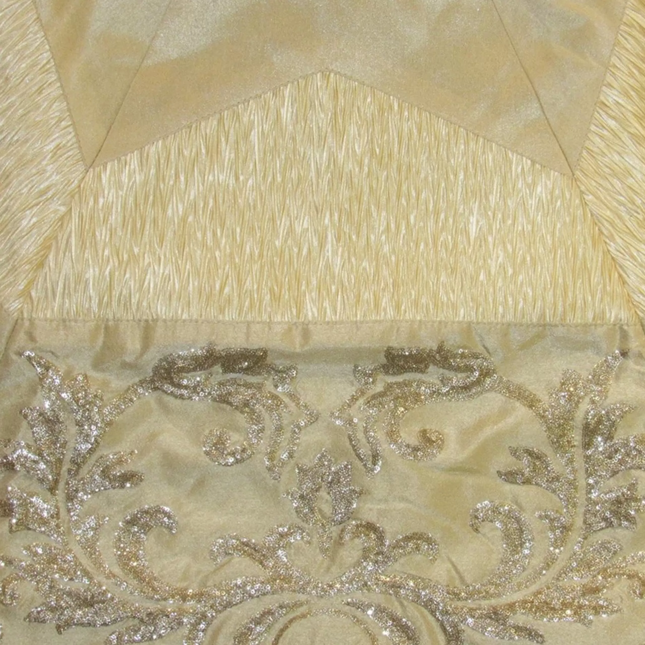 50 Inch And Larger*KSA 50" Gold And Ivory Sequin Christmas Tree Skirt