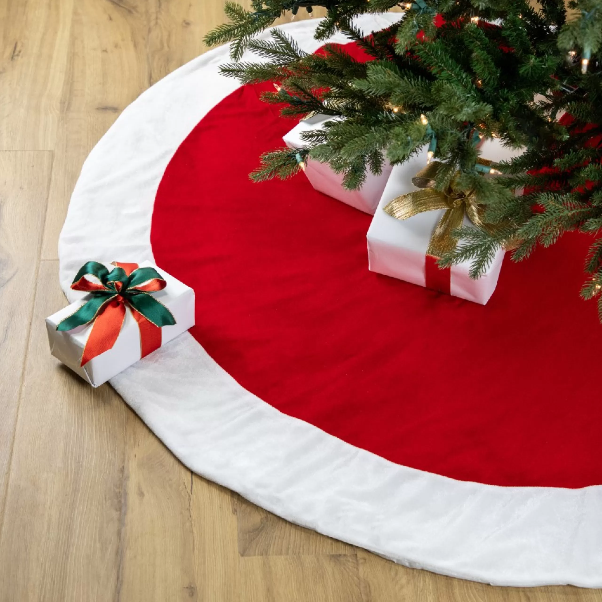 50 Inch And Larger*Northlight 60" Red And White Solid Round Christmas Tree Skirt