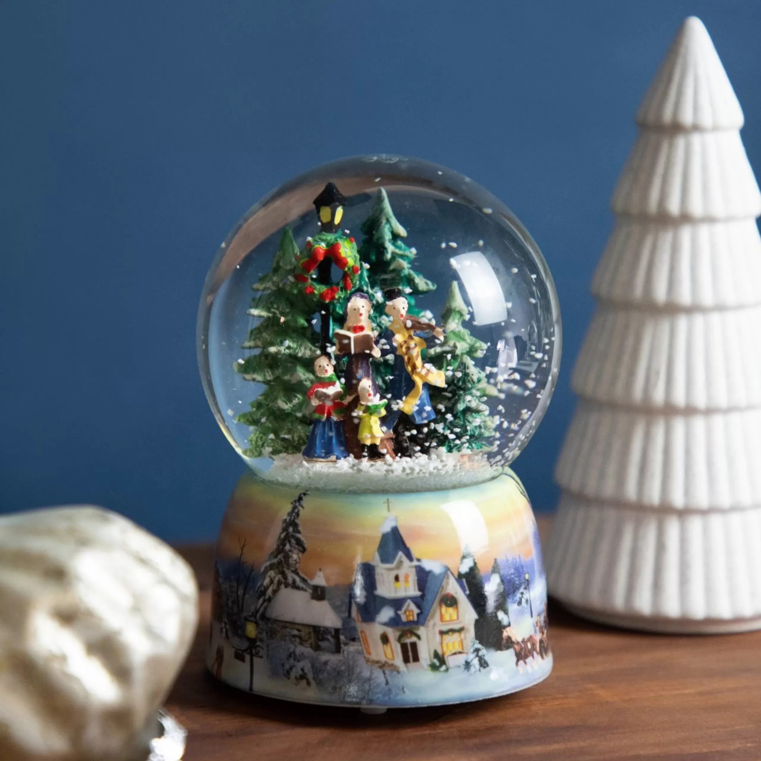 Snow Globes*Northlight 6" Christmas Carolers Winter Scene Musical Snow Globe