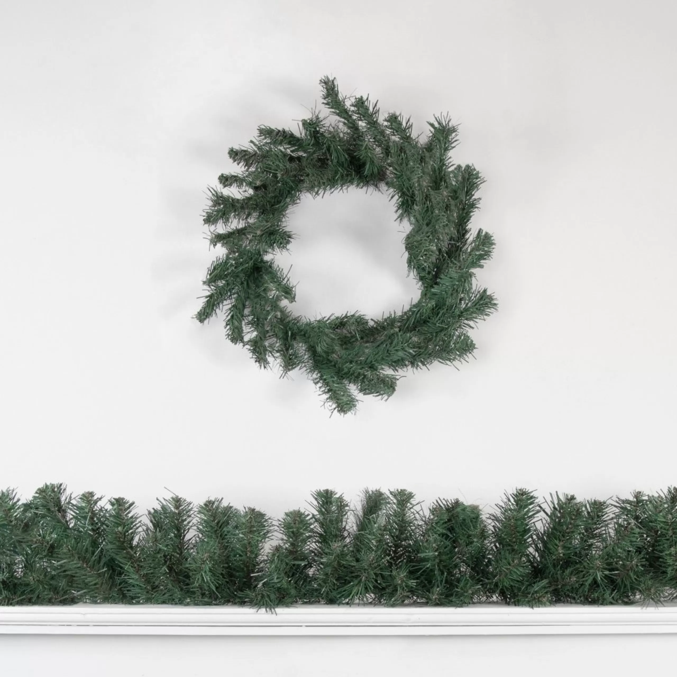 Unlit Wreaths*Northlight Mini Two-Tone Whitewood Pine Artificial Christmas Wreath, 10-Inch, Unlit